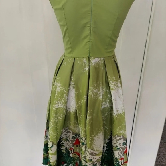 Green Detailed Bodice Fit and Flare‎ Retro Inspired Sun Dress - Picture 12 of 16